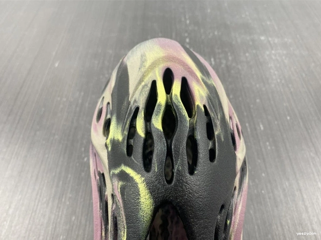 IG9562 Carbon Foam MX RNR Yeezy Adidas 0712